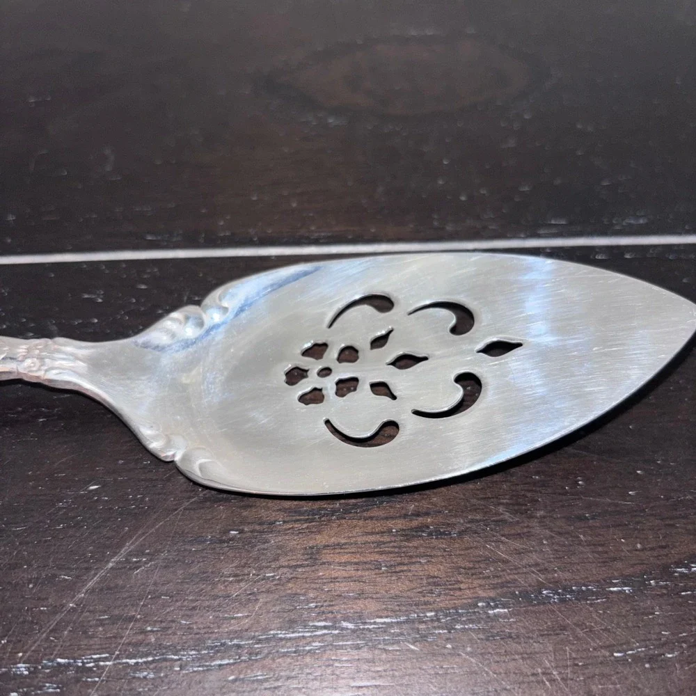 Oneida Community | Silver Artistry‎ | Silverplate, 1965 | Pierced Pie Server